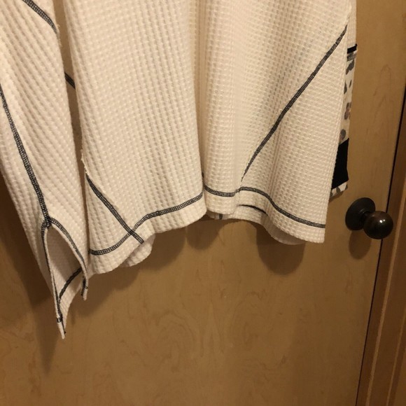 We the Free Oversized Cream Waffle Weave Animal Print Sleeve Women's Size xs - Picture 4 of 10